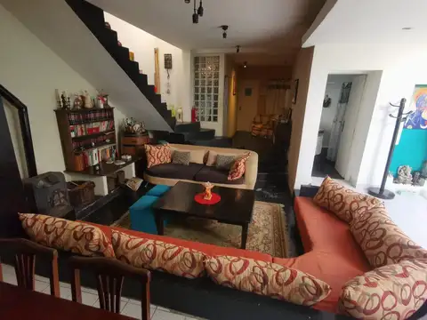 Depto Tipo Casa en Venta en Chacarita, USD 200.000