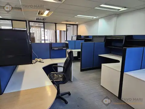 Oficina 12 ambientes con 5 baños