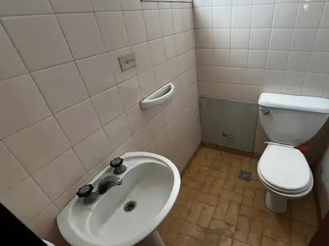 OFICINA EN ALQUILER - AV. ROCCA 189