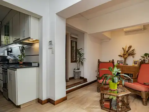 Casa 6 ambientes con 2 baños