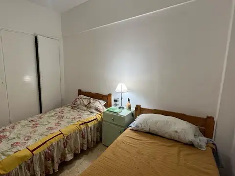 Departamento 2 ambientes con vista a la calle a pasos de Plaza Colon