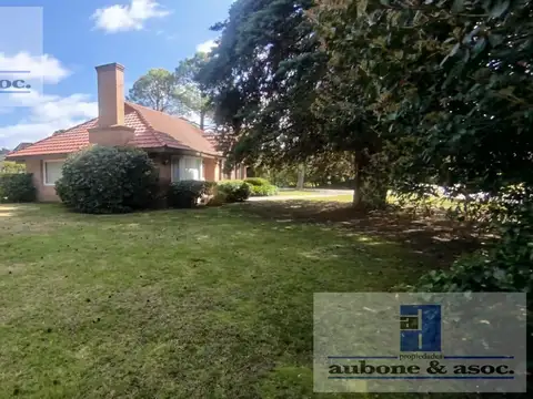 Casa en Venta con 3 cocheras