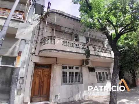 Departamento tipo PH 3 Ambientes - Oportunidad para remodelar - Flores - Permuta Menor valor