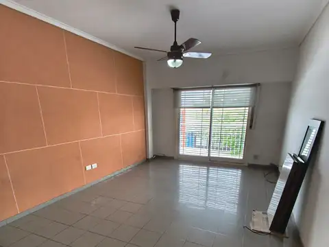 Departamento 3 Ambs C/ Patio y Balcon Corrido 