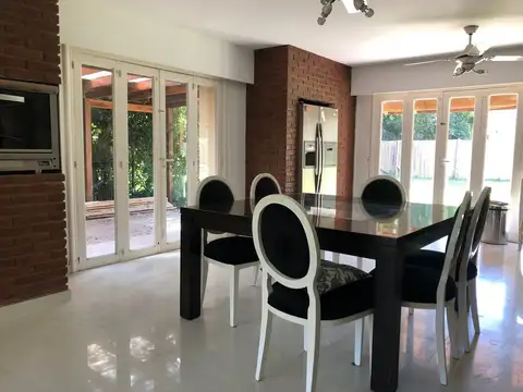 Casa 4 ambientes con 3 baños