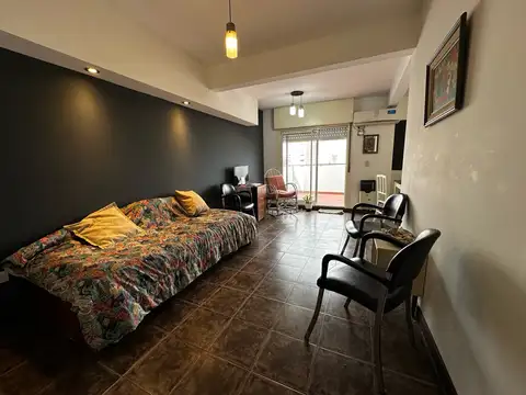 VENDO AMPLIO LOFT CON BALCON TERRAZA - ZONA CENTRO COCHERA