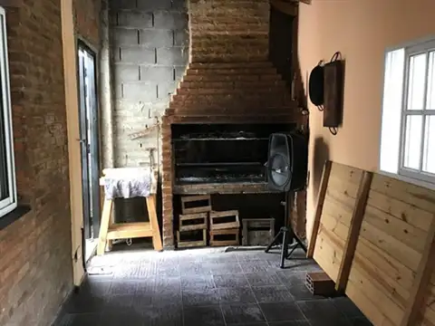 Casa 5 ambientes con 1 baño