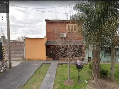 Casa En 2 Plantas - 5 Ambientes - Hurlingham (villa Alemania