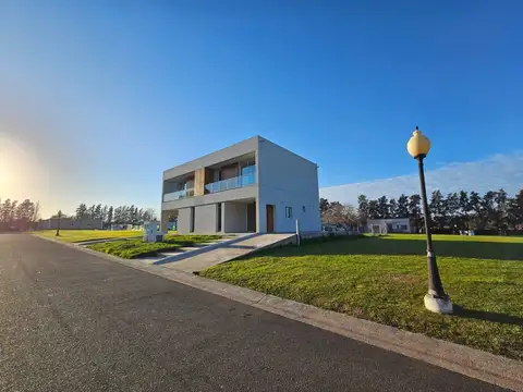 Pilar Plaza - - Escriturado 100