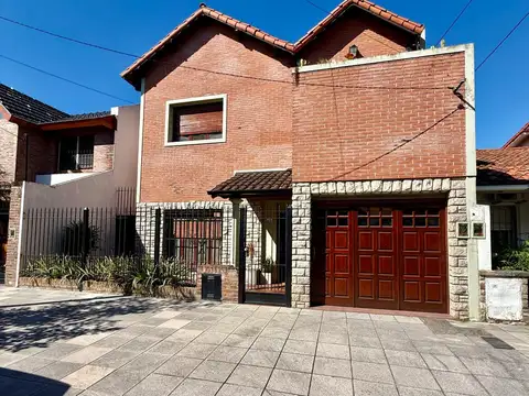 Casa 5/6 ambientes con cochera y jardin en Olivos