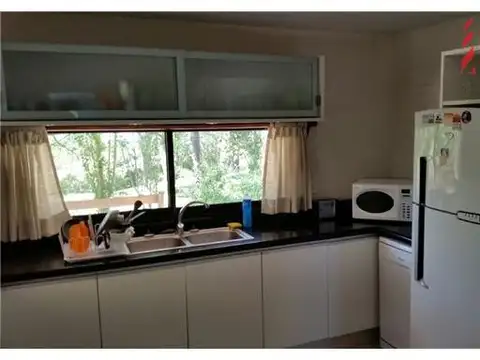 Muy linda casa estilo minimalista en Montoya de 4 dormitorios con parrillero