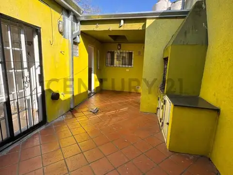 Venta PH en Los Hornos 1 dormitorio - Desarrollado todo en planta baja