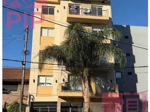 DEPARTAMENTO DE 2 AMBIENTES CON COCHERA Y TERRAZA PROPIA EN INMEJORABLE ZONA 