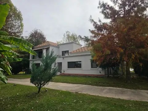 Casa 7 ambientes con 5 baños