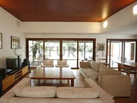 CASA EN ALQUILER EN GONNET ENTRE CAMINOS DE 5 DORMITORIOS