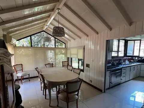 Casa 5 ambientes con 4 baños