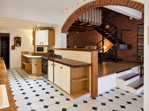 Casa en Alquiler con 2 cocheras