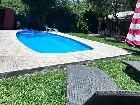 Casa en Venta con 2 cocheras