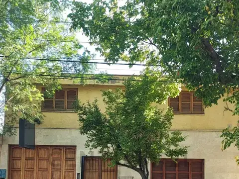 CASA EN VENTA PARA USO PROFESIONAL / COMERCIAL –  CENTRO DE LUJÁN DE CUYO