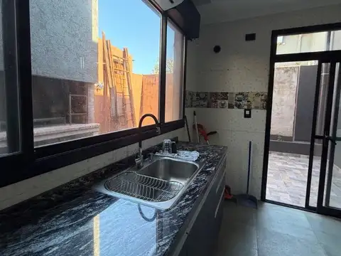 Depto Tipo Casa en Venta de 3 ambientes