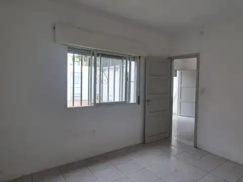 Valentin Gomez 2100, Piso 00