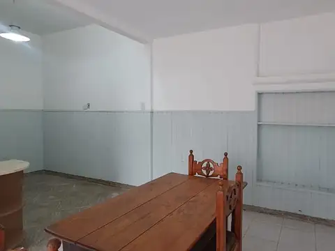 Casa al frente con cochera en zona norte