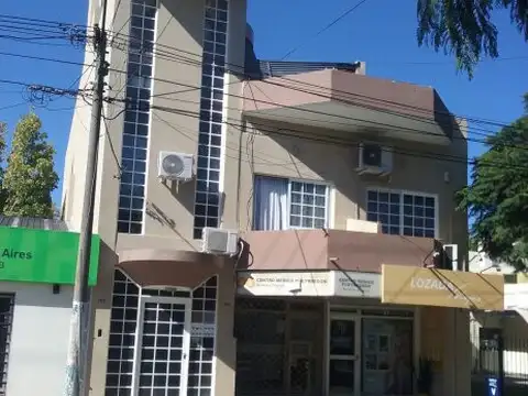 Ituzaingo Edificio centrico con oficinas y locales