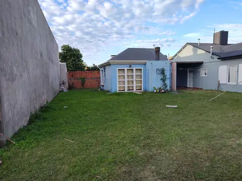 Casa 5 ambientes con 2 baños