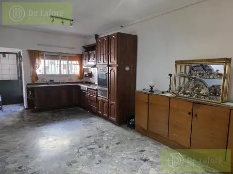 Casa 9 ambientes con 3 baños