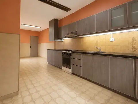 Venta Casa 4 Ambientes con Cochera y patio/ Morón