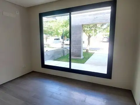 Casa 6 ambientes con 2 baños