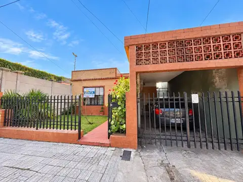 VENTA CASA 4AMB.C/COCHERA, PARQUE,RAMOS MEJIA .
