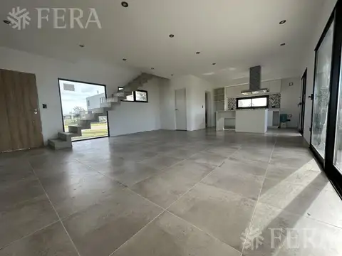 Casa 4 ambientes con 4 baños