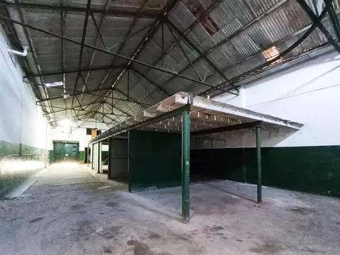 VENTA/PERMUTA- Galpón con oficinas y terreno. España y Hospitales, Rosario.