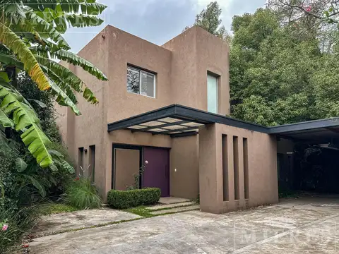 Muy linda casa en venta en Las Lomas-Santa Rita