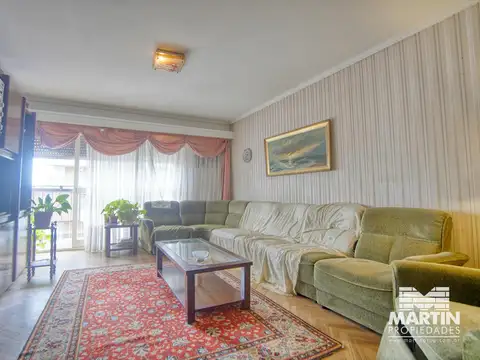 Departamento en Venta de 4 Ambientes en Martinez con Dependencia, Cochera y Baulera