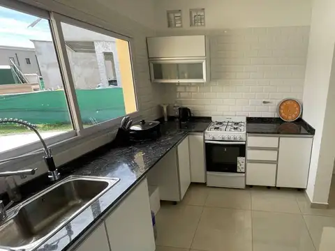 Casa en Alquiler en El Nacional Club De Campo, USD 1.200