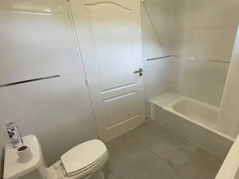 Casa en Alquiler con 2 cocheras