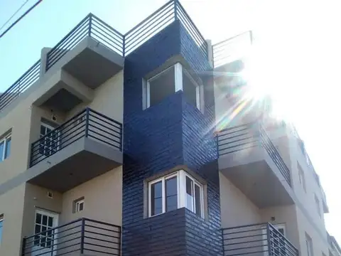 DPTO  2 AMB. CON TERRAZA PROPIA PTA BAJA