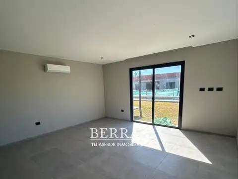Casa venta 5 ambientes en barrio Manuel Belgrano Escobar lote de 770 m2
