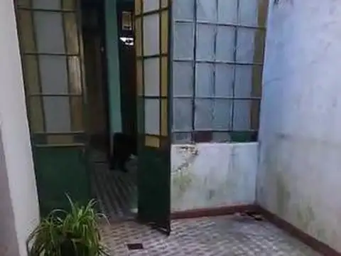 Casa en alquiler - 4 Dormitorios 1 Baño - La Plata