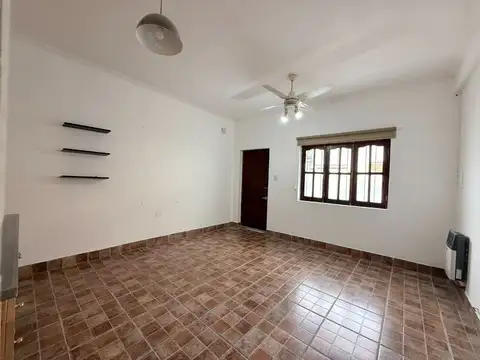 Casa 2 ambientes con 1 baño
