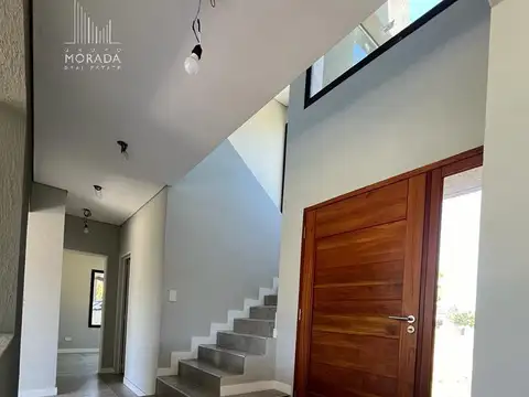 Casa 5 ambientes con 3 baños