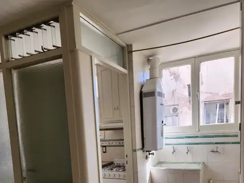 Oficina 5 ambientes con 2 baños
