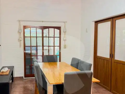 Casa en Venta con 3 cocheras