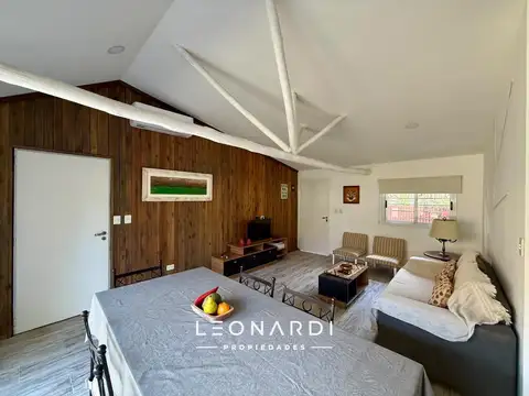 Casa en Alquiler con 1 cochera