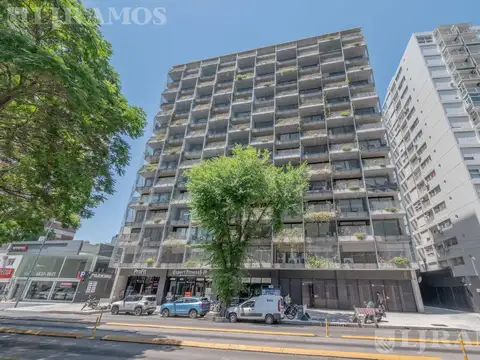 MONOAMBIENTE con COCHERA en VENTA CON RENTA en DOMUS PARQUE. APTO PROFESIONAL.