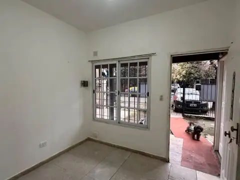 Departamento en Alquiler en Gregorio de Laferrere, $ 400.000