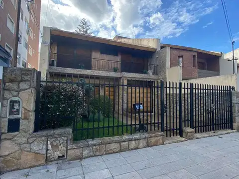 ALQUILER COMERCIAL DE CASA LOTE PROPIO DE 8.66X44.53, METROS CUBIERTOS 250