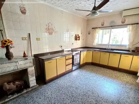 Casa 6 ambientes con 1 baño